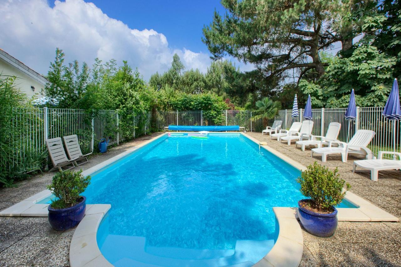 Le Manoir Lacustre Queyrac Bagian luar foto