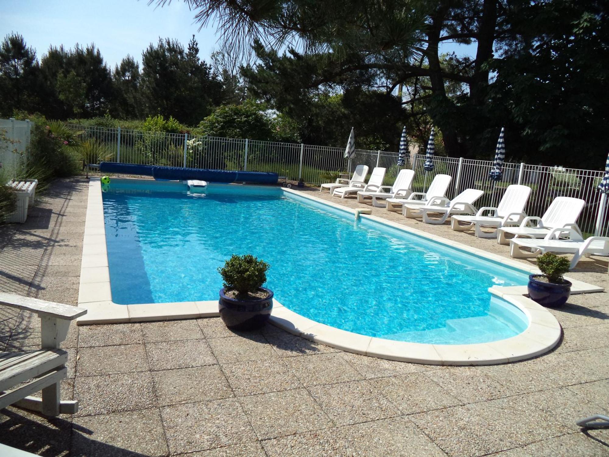 Le Manoir Lacustre Queyrac Bagian luar foto