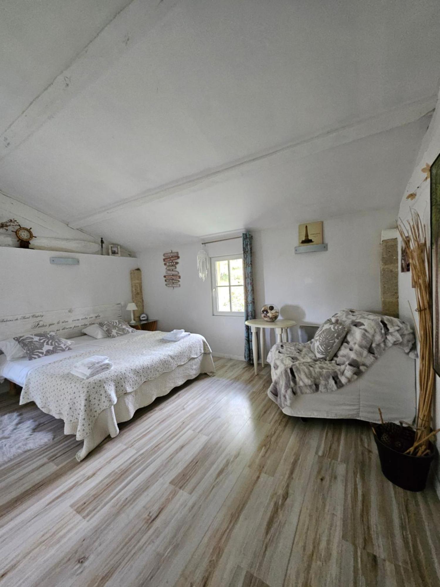 Le Manoir Lacustre Queyrac Bagian luar foto